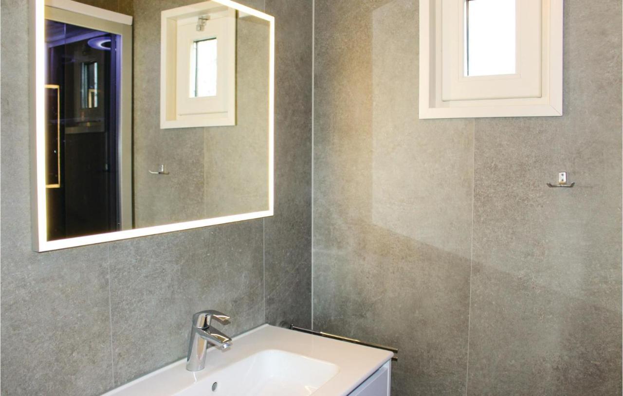Beautiful Home In Sint-Annaland With Wifi Екстер'єр фото