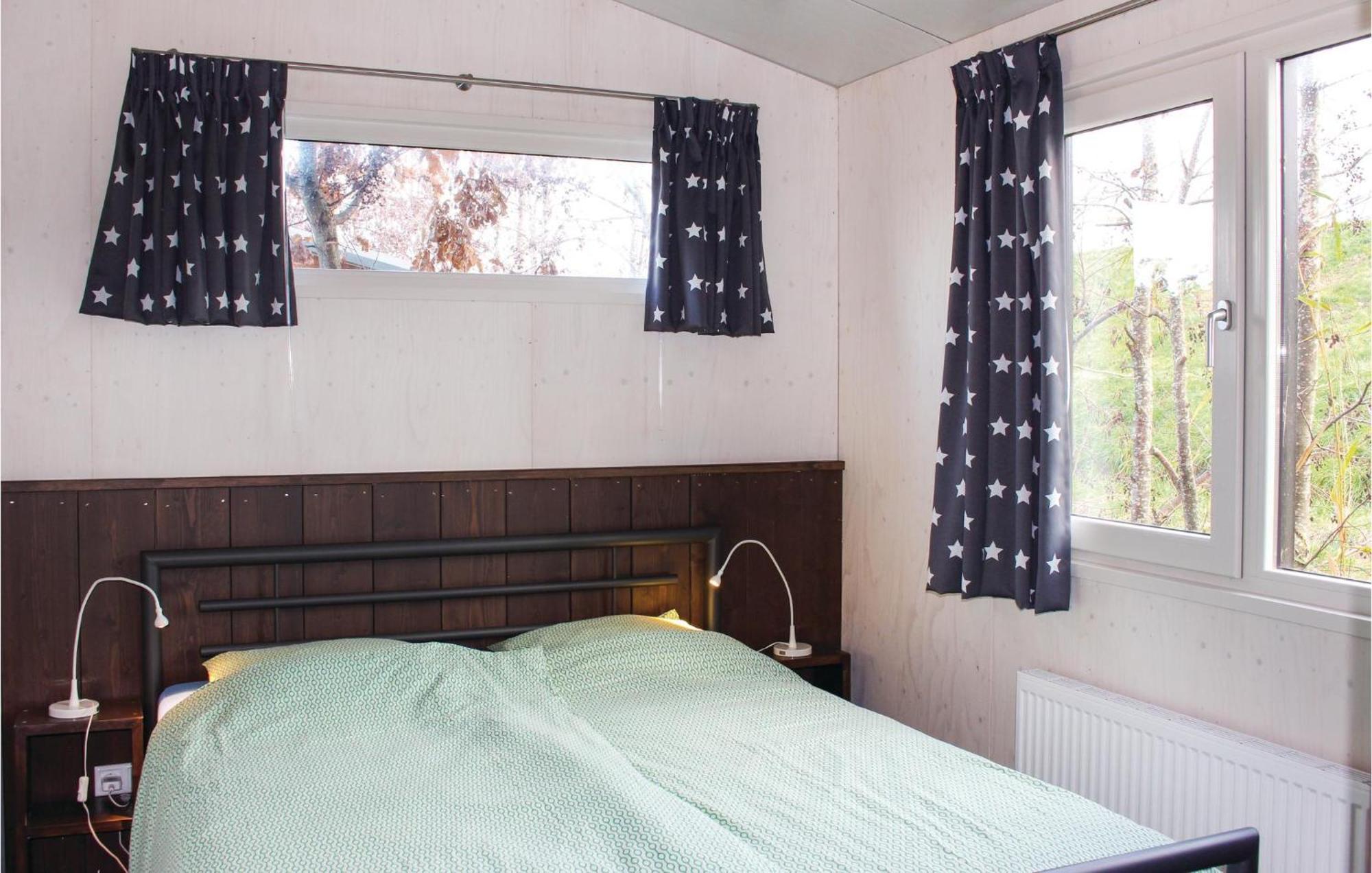 Beautiful Home In Sint-Annaland With Wifi Екстер'єр фото